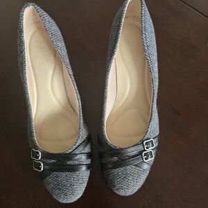 Elegant Gray Women's Shoes with Buckle Detail
